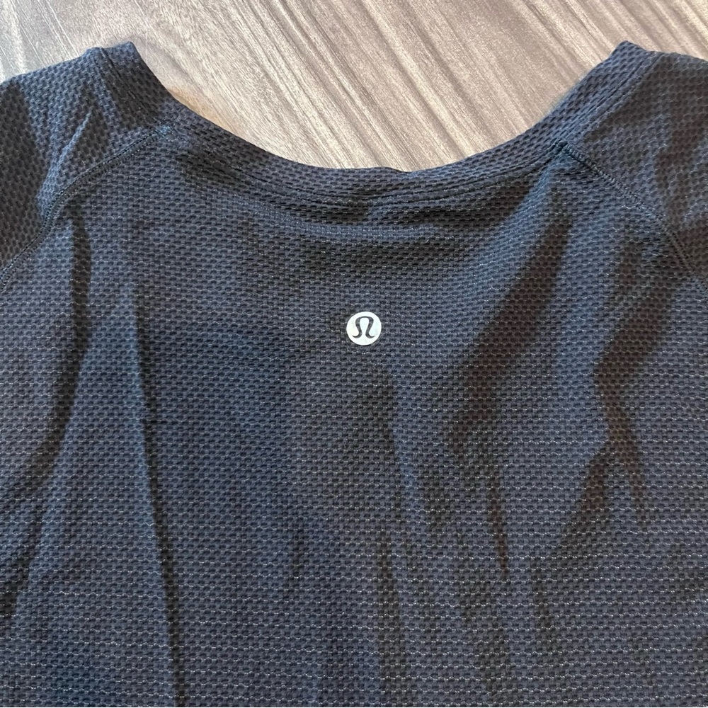 Lululemon Tie TShirt - Picture 2 of 5